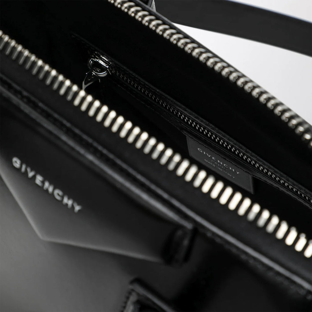 Givenchy - Small black leather Antigona bag