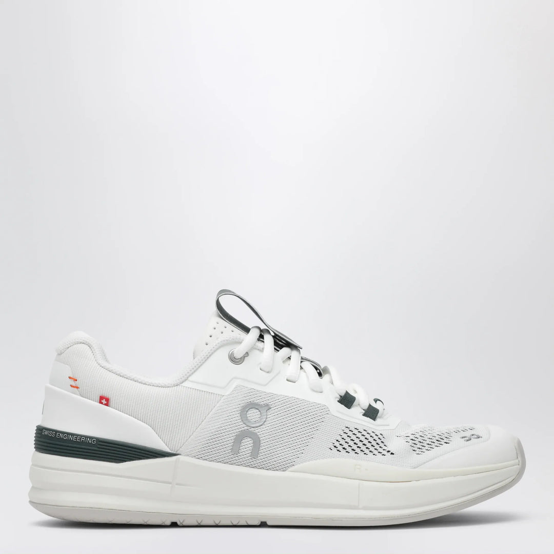 On - THE ROGER Pro tennis shoes in mesh, white/evergreen Brand 7 US